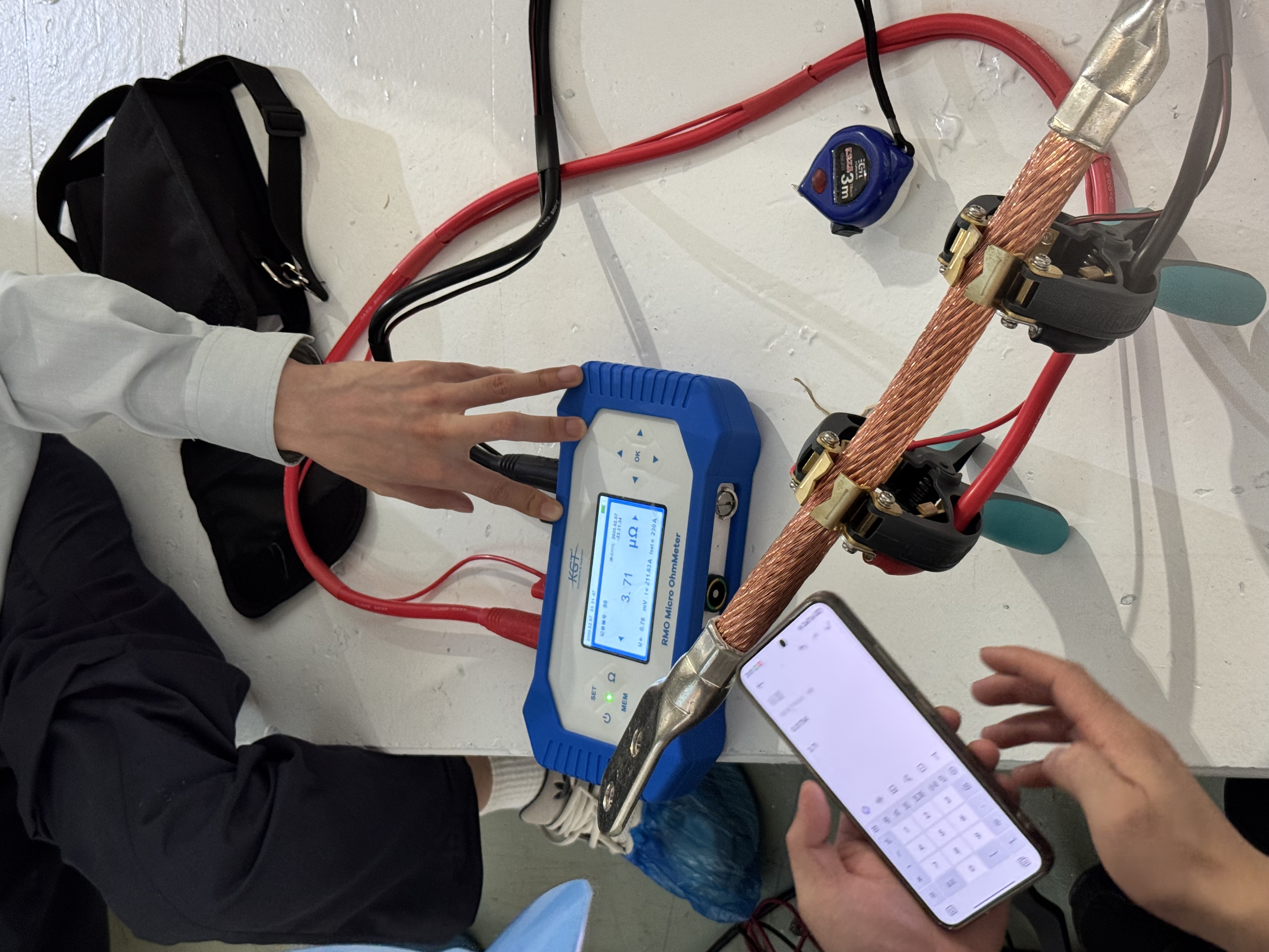 手持回路電阻測試儀服務現(xiàn)場